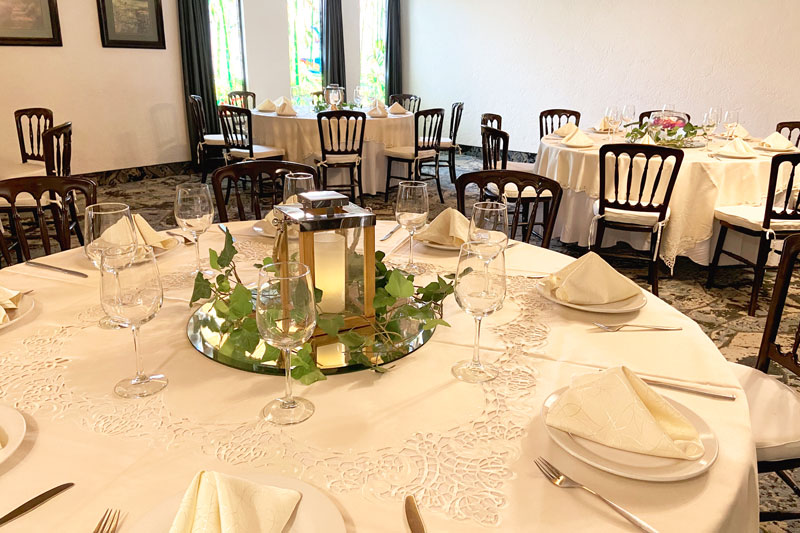 Salón Vitrales del Hotel Flamingo Inn montado para una celebración