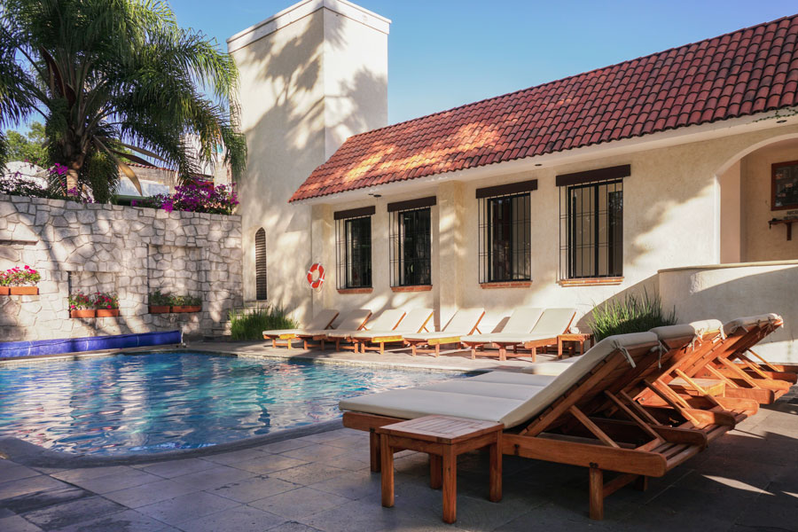 Alberca climatizada del Hotel Flamingo Inn