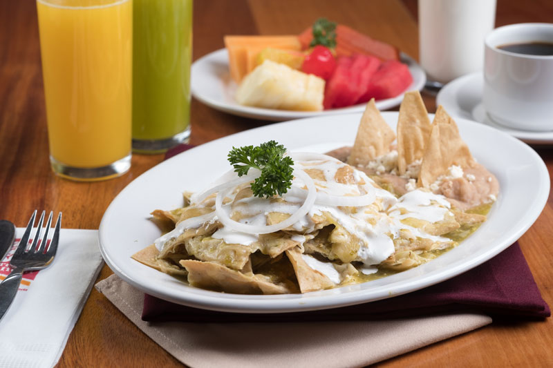 Chilaquiles del desayuno mexicano del Hotel Flamingo Inn